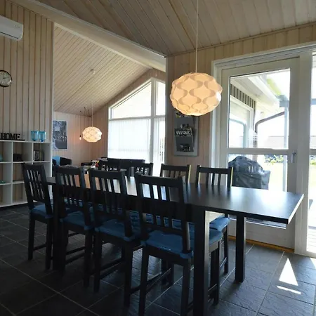 8 Person In Hemmet